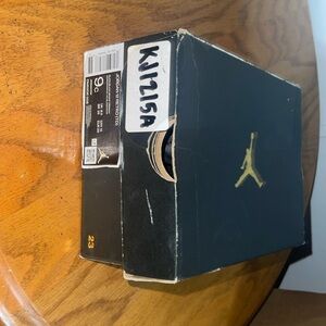 Jordan 12s size 9c